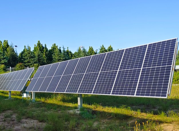Solar mounting systems buyer's guide showing ground-mount and roof-mount racking configurations